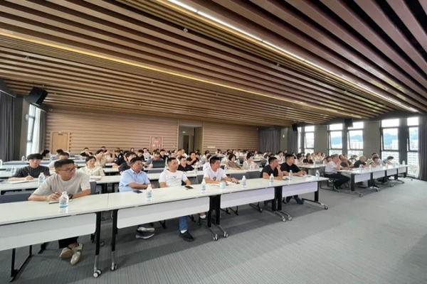 強(qiáng)化公司稅務(wù)、法務(wù)建設(shè) 增強(qiáng)風(fēng)險防控能力 —浙江中立建設(shè)有限公司開展稅務(wù)和法務(wù)培訓(xùn)會